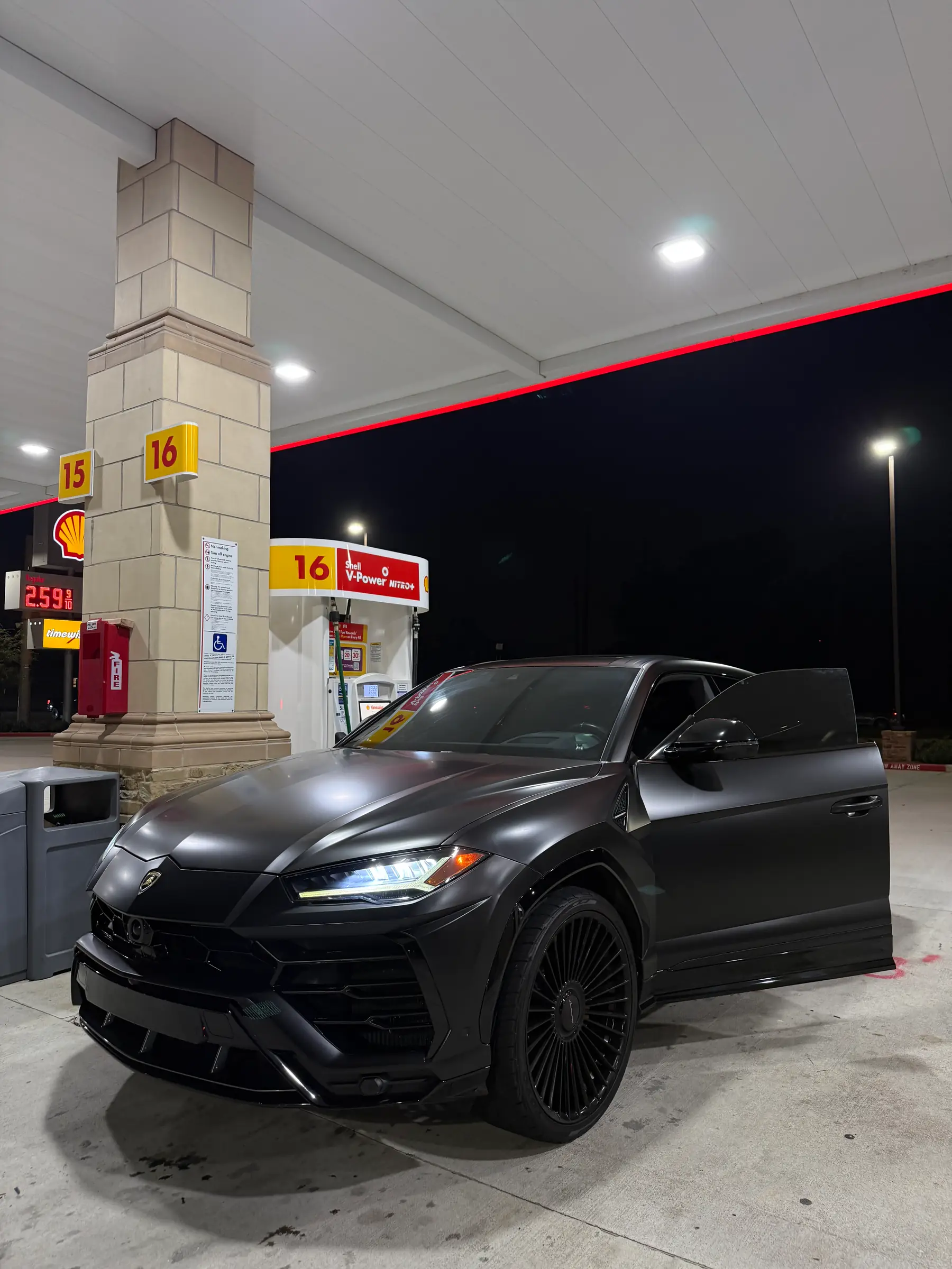Lamborghini Urus: Matte Black wrap, front three-quarter