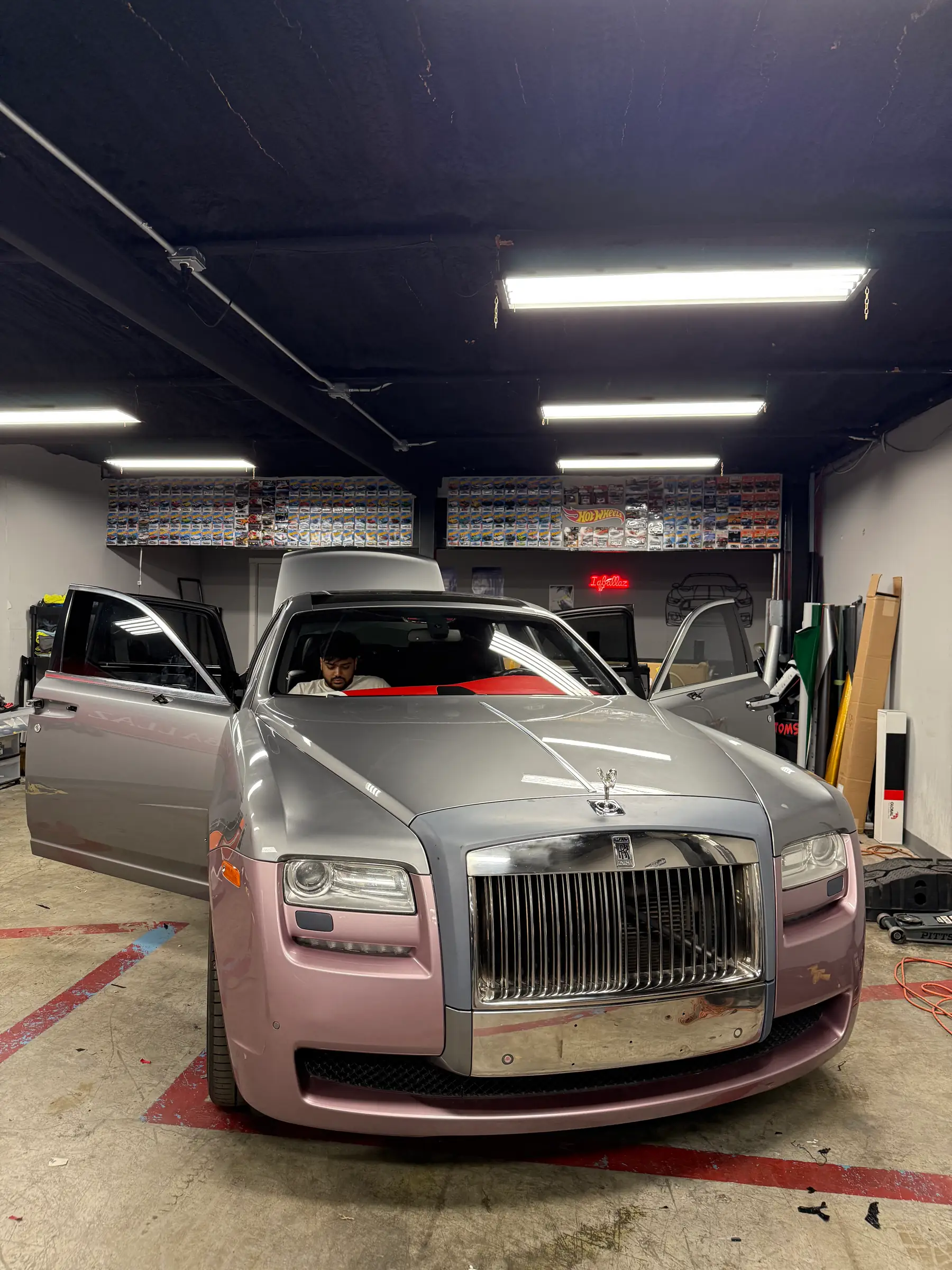 Rolls-Royce Ghost: Rose Gold Satin wrap, front three-quarter
