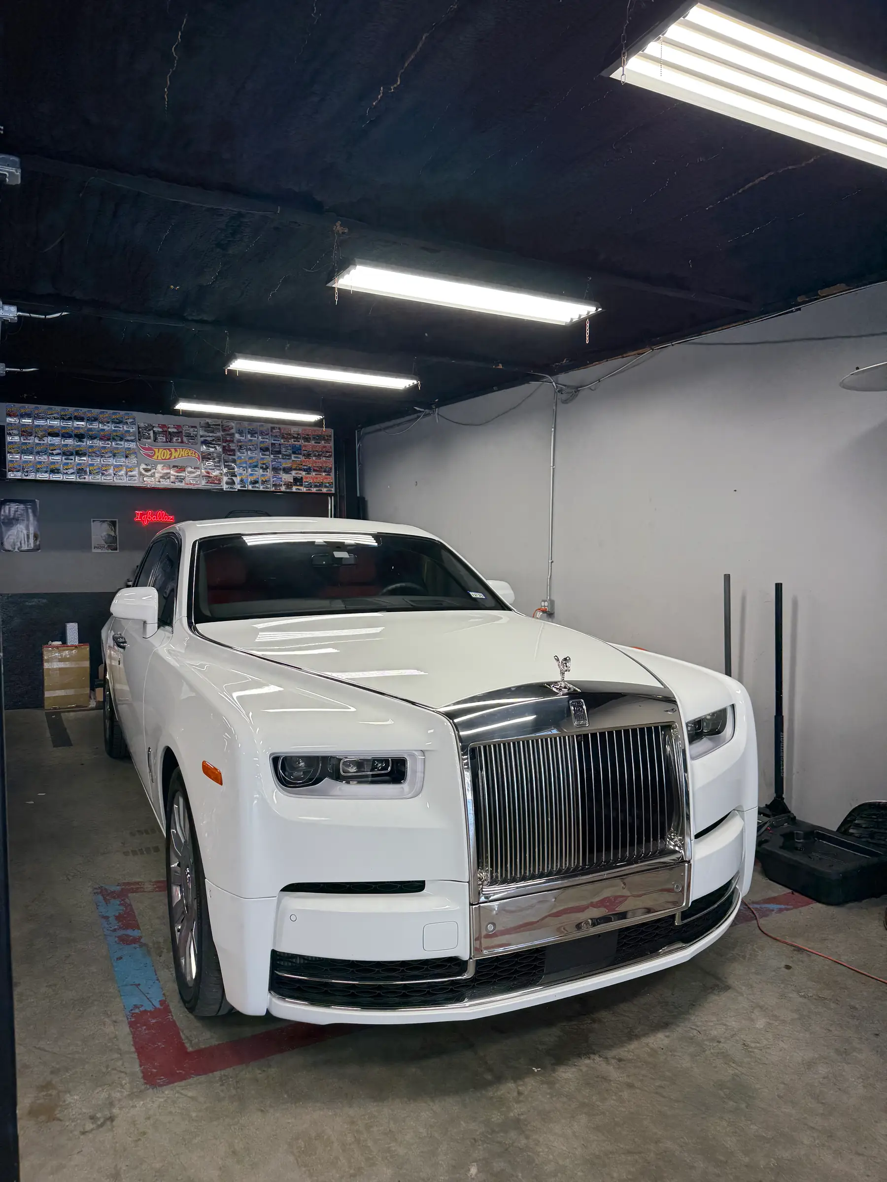 Rolls-Royce Ghost: Pearl White wrap, front