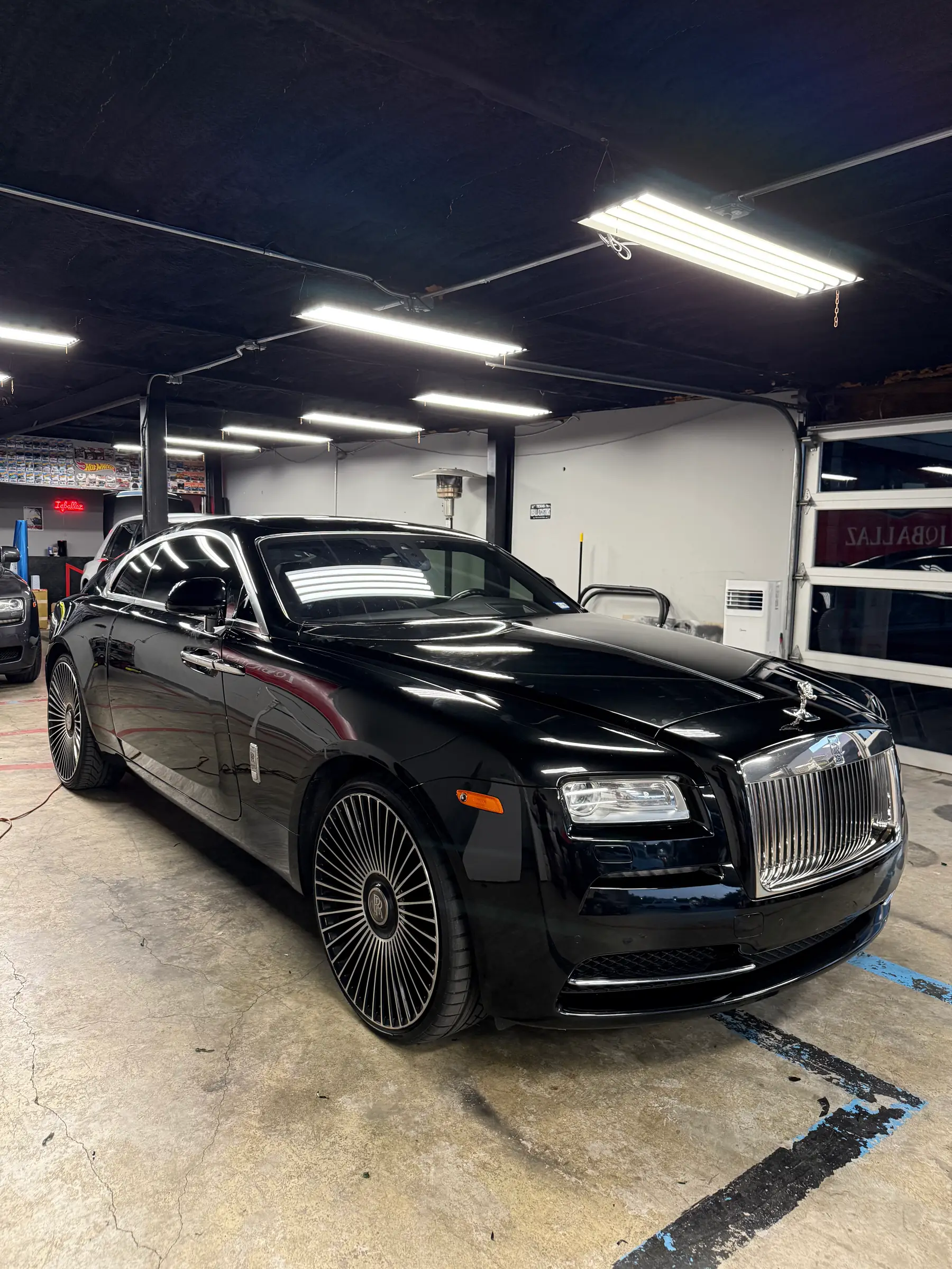 Rolls-Royce Wraith: Gloss Black wrap, front