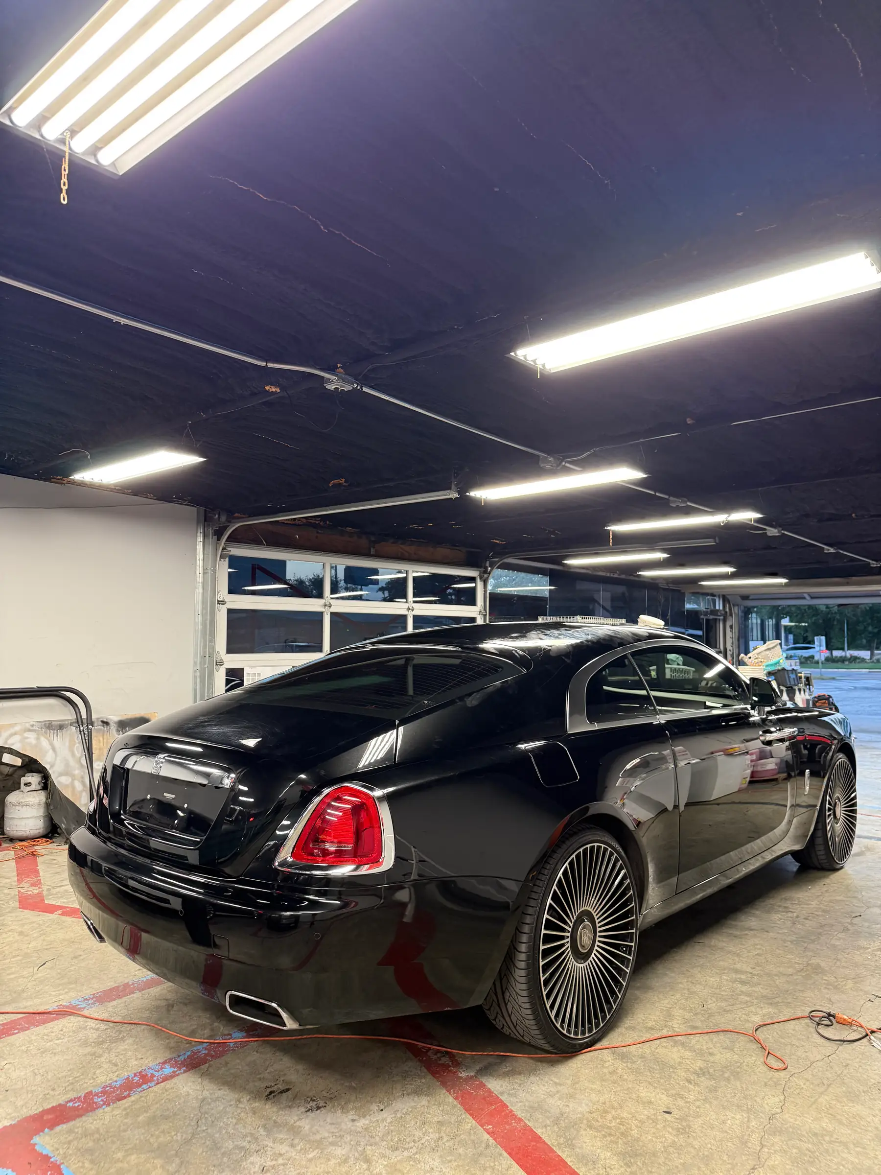 Rolls-Royce Wraith: Gloss Black wrap, rear three-quarter
