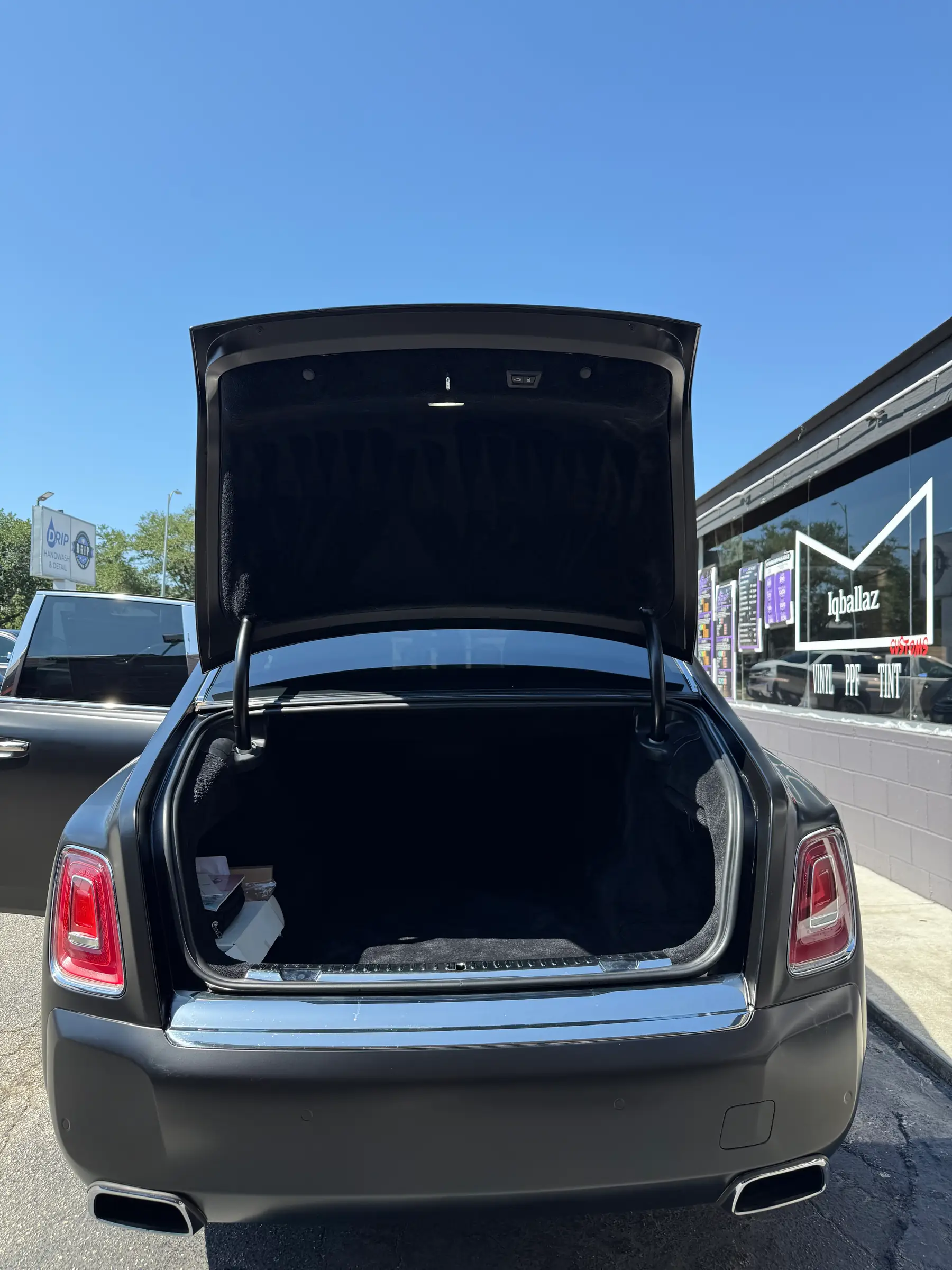 Rolls-Royce Wraith: Gloss Black wrap, rear detail